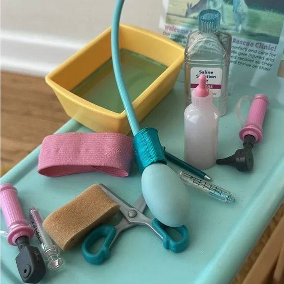 American Girl Kira's Animal Exam Table rescue clinic - Picture 5 of 7